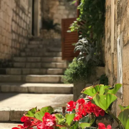 Studio In The Heart Of The Town Vis Exterior photo