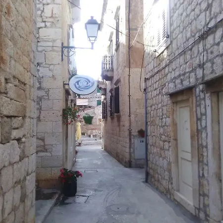 Studio In The Heart Of The Town Vis Exterior photo