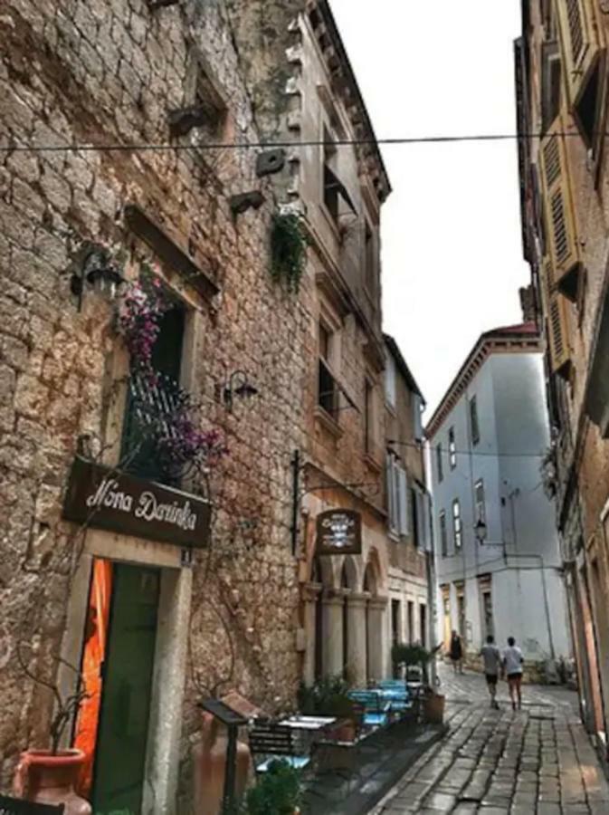 In The Heart Of The Town * Vis