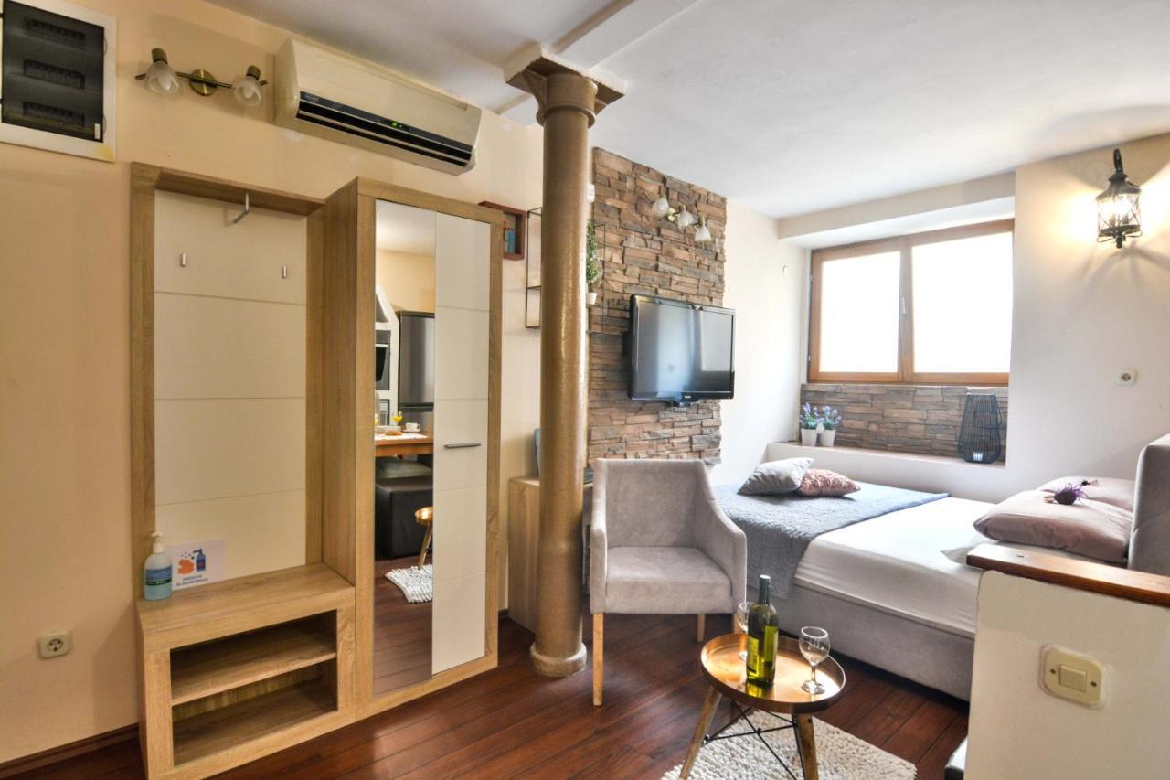 In The Heart Of The Town Apartment Vis
