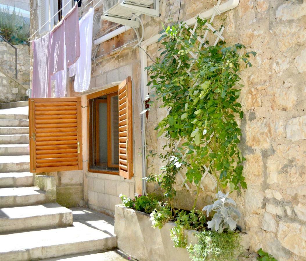 In The Heart Of The Town Apartment Vis
